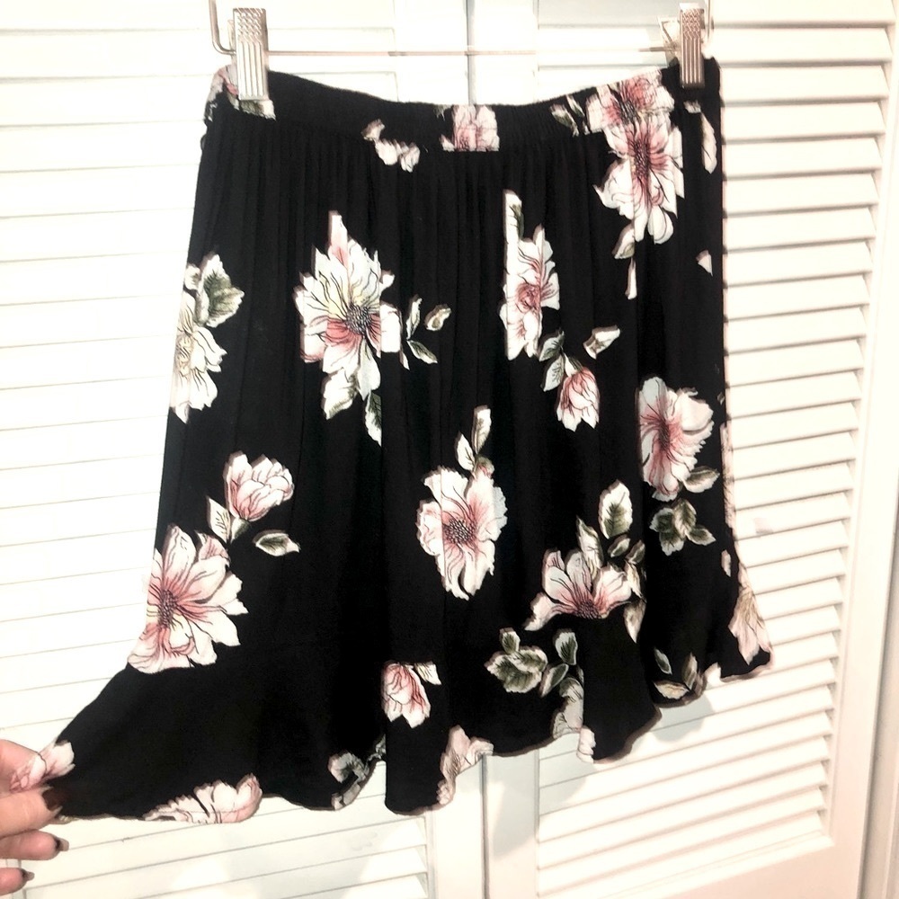 Band of gypsies Ruffle Mini Skirt Floral Black Small - Picture 7 of 7